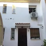 Дом отдыха El Cortijuelo. Magnificent Triplex Terraced House With Rooftop Of 18m2, Overlooking The Sea. Parking Торремолинос