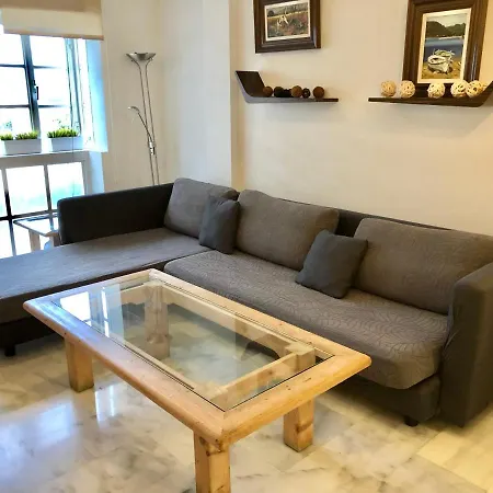 El Cortijuelo. Magnificent Triplex Terraced House With Rooftop Of 18m2, Overlooking The Sea. Parking 度假居