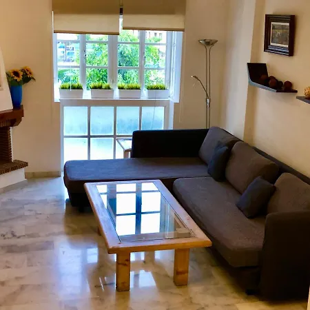 El Cortijuelo. Magnificent Triplex Terraced House With Rooftop Of 18m2, Overlooking The Sea. Parking 度假居