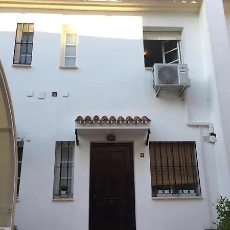 Semesterbostad El Cortijuelo. Magnificent Triplex Terraced House With Rooftop Of 18m2, Overlooking The Sea. Parking Torremolinos