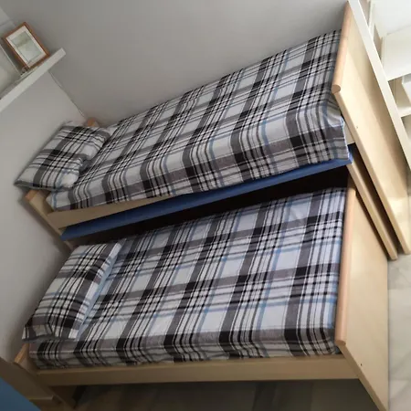 El Cortijuelo. Magnificent Triplex Terraced House With Rooftop Of 18m2, Overlooking The Sea. Parking Semesterbostad *