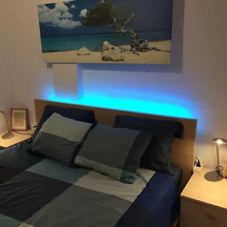 El Cortijuelo. Magnificent Triplex Terraced House With Rooftop Of 18m2, Overlooking The Sea. Parking Semesterbostad *