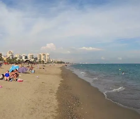 El Cortijuelo. Magnificent Triplex Terraced House With Rooftop Of 18m2, Overlooking The Sea. Parking Semesterbostad Torremolinos