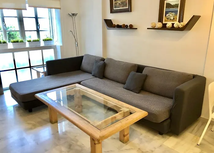 El Cortijuelo. Magnificent Triplex Terraced House With Rooftop Of 18m2, Overlooking The Sea. Parking בית נופש