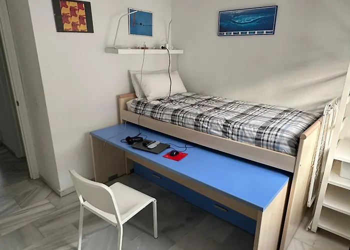 El Cortijuelo. Magnificent Triplex Terraced House With Rooftop Of 18m2, Overlooking The Sea. Parking