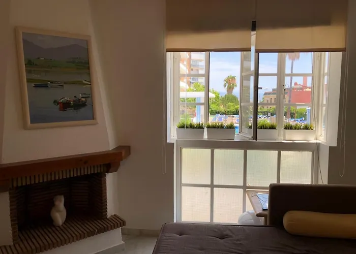 El Cortijuelo. Magnificent Triplex Terraced House With Rooftop Of 18m2, Overlooking The Sea. Parking Τορρεμολίνος