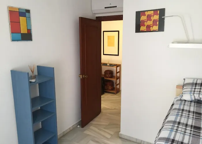 El Cortijuelo. Magnificent Triplex Terraced House With Rooftop Of 18m2, Overlooking The Sea. Parking * Τορρεμολίνος