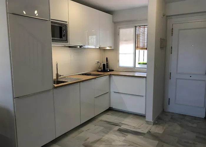 El Cortijuelo. Magnificent Triplex Terraced House With Rooftop Of 18m2, Overlooking The Sea. Parking Τορρεμολίνος