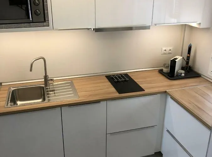 El Cortijuelo. Magnificent Triplex Terraced House With Rooftop Of 18m2, Overlooking The Sea. Parking Σπίτι διακοπών