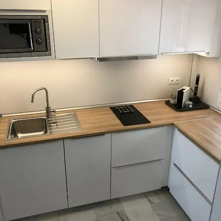 El Cortijuelo. Magnificent Triplex Terraced House With Rooftop Of 18m2, Overlooking The Sea. Parking Casa vacanze